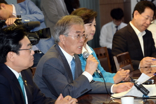 “혁신안 실천 위해 대표직 걸겠다!” 문재인, 혁신위와..