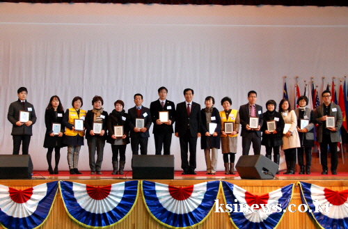 지역 자원봉사자들 “한 판 놀자!” 2015 경산시 자..