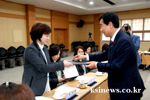 경산시, 시민 민원안내봉사자 위촉 지역 여성 30명, ..