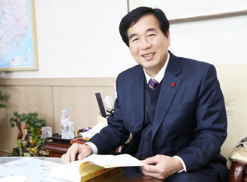 “서로 소통하며 함께 오릅시다” [대담] 최영조 경산시..