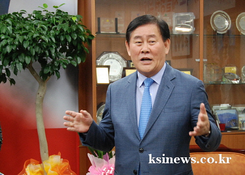 “국민의 뜻...반성하고 고쳐나갈 것” 4선 성공에도 ..