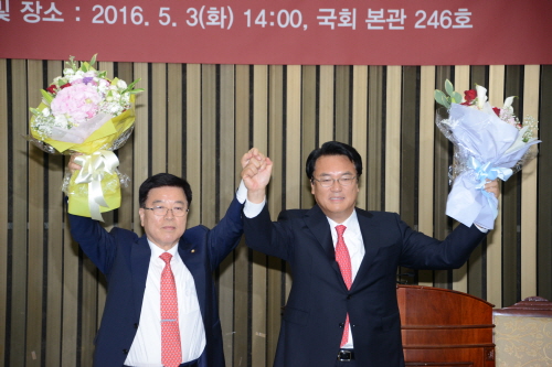 새누리당 원내대표에 4선의 정진석 정책위의장에 안동 출..
