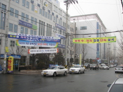 명절 앞, 불법현수막 일제 정비 자영업자, 분양업체의 ..