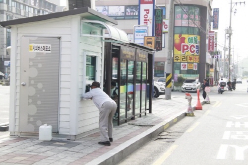 시외버스정류장 폐쇄...하양읍민 분통 노변 옹색한 매표..