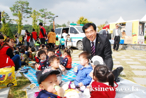 삼성현공원과 국화 “동심에 담다!” 제17회 경산시 어..