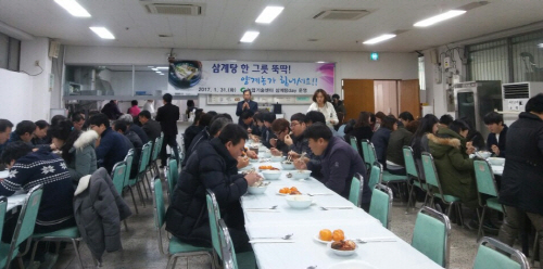 “삼계탕 먹고, 축산농가 돕고” 농기센터 직원들, AI..