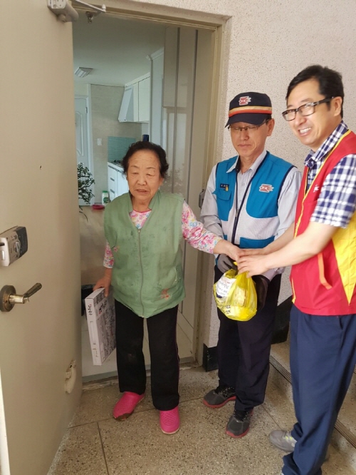‘365 집배원봉사단’ 孝 나눔 봉사  독거노인 120..