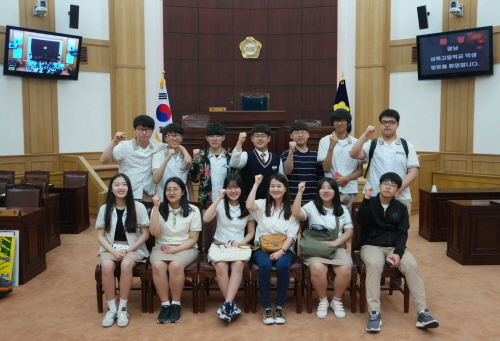 영남삼육고 ‘시사토론반’, 시의회 견학 시의회 곳곳 둘..