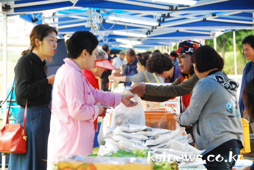 도내 최초, ‘농산물 직거래’ 조례 제정 지역 농산물 ..