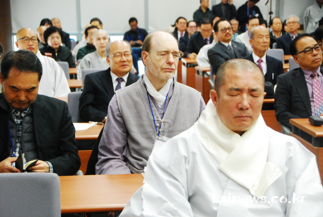 ‘산 자의 위로와 죽은 자의 평안’ 
