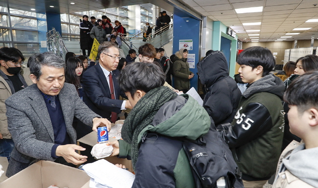 “A+ 간식 먹고, 시험 대박나세요!”