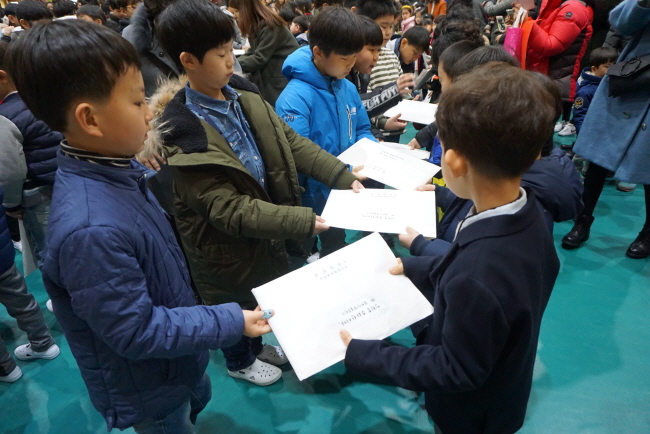 경산압량초, ‘새내기의 첫 등교맞이’