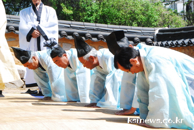 남산면 도동서원 춘향제 봉행
