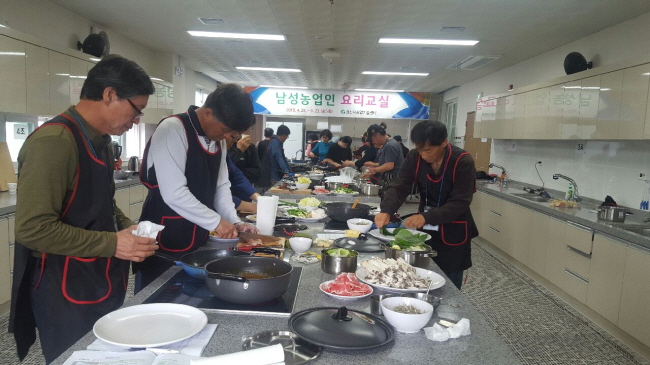 농기센터 ‘남성농업인 요리교실’ 호응 
