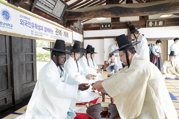 외국인 유학생들...‘갓 쓰고, 비녀 꽂고’