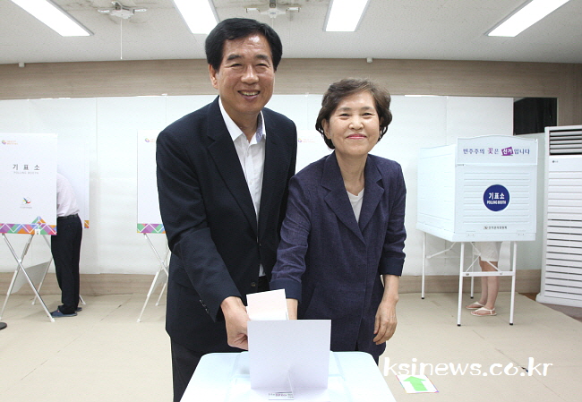 경산시장 후보들, 첫날 사전투표 마쳐