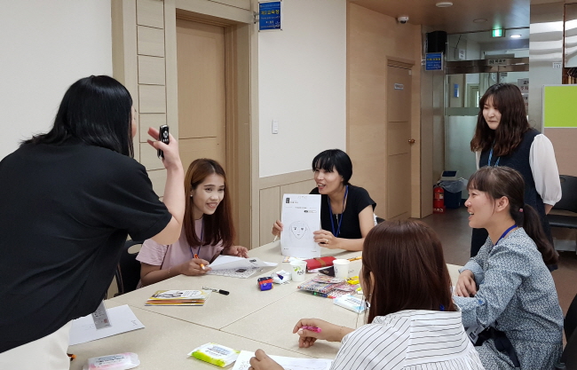 결혼이주여성 위한 취업지원 프로그램 운영