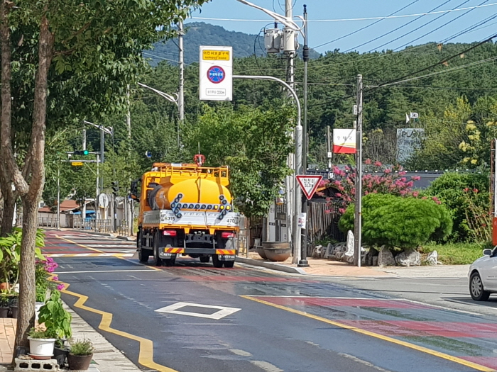 남천면, 도로 살수작업 폭염 피해 최소화 노력 