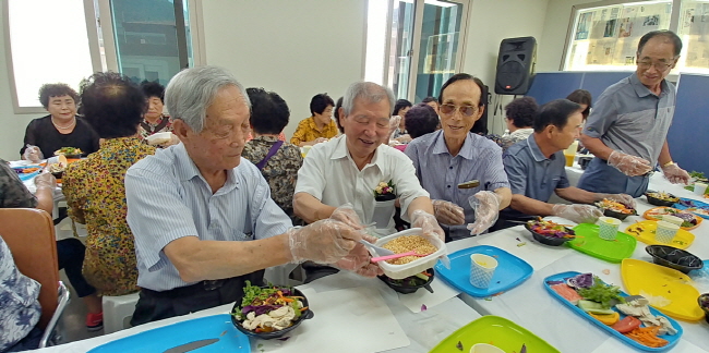 남천면 경로당에 ‘문화습격사건’ 