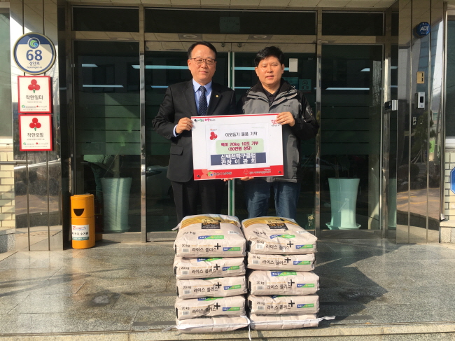 신백천탁구클럽·천지장사 물품 기탁 