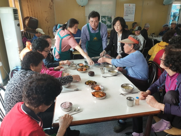 서부1동 새마을부녀회, 보은의집 무료급식소 봉사