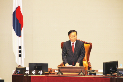 김재원 예결위원장 첫 전체회의 주재