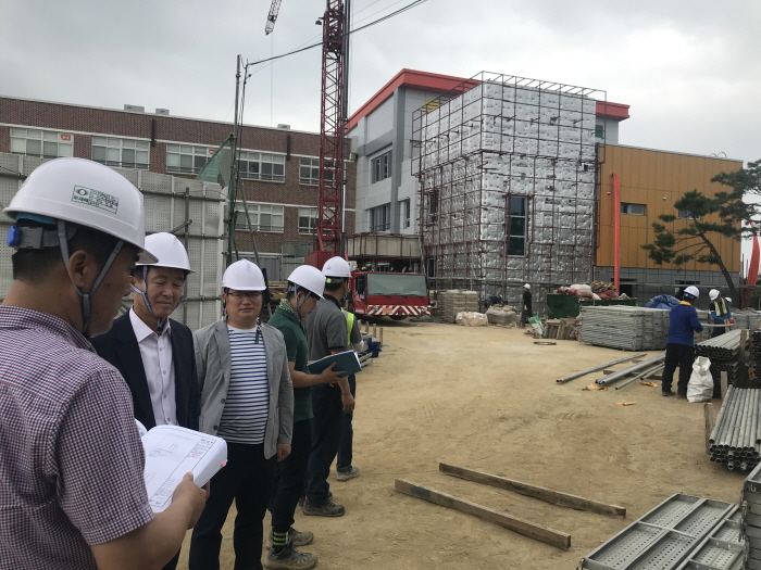 김영윤 교육장, 학교시설공사 현장 점검