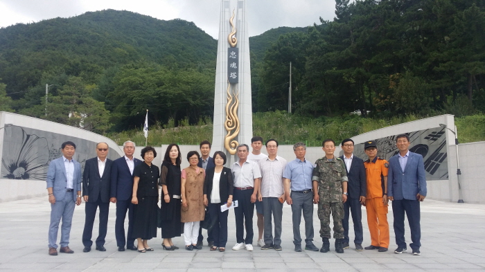 자인면 금요회, 현충공원 참배
