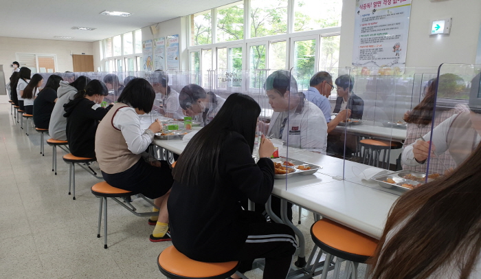 김영윤 교육장, 학교 급식소 운영상황 점검
