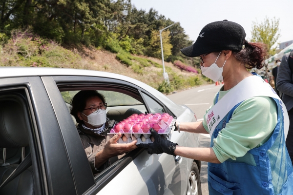 경산시, 지역 농산물 ‘드라이브스루’ 판매