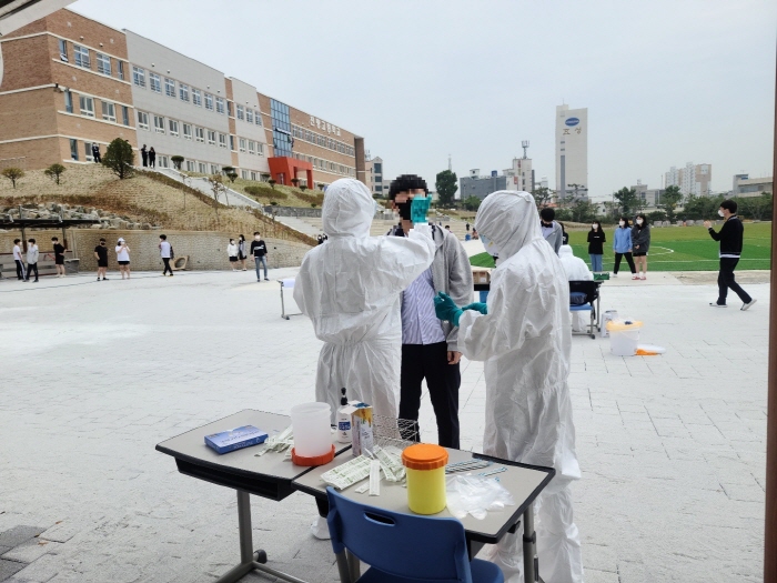 경산과학고 보건교사 확진...등교 2주 연기