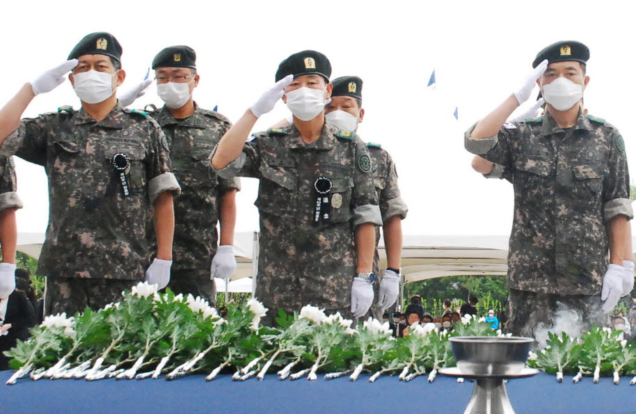 “함께 이겨낸 역사 오늘을 이어갑니다”
