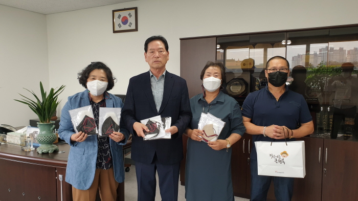 버스 기사들에게 ‘마스크·고리’ 후원