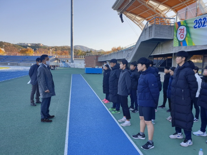 “코로나 속 학생 선수들의 안전이 최우선”