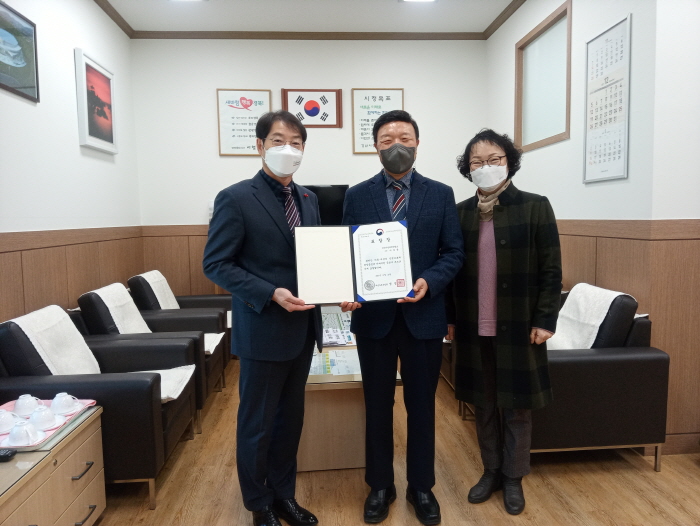 이주용 목사, 여성가족부장관상 수상