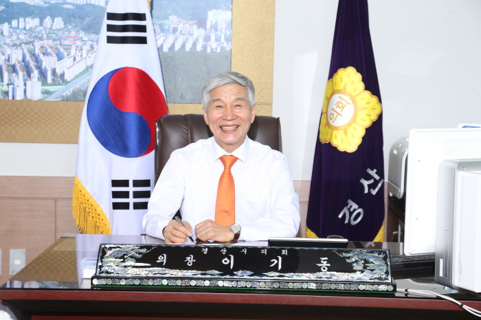 “‘호시우행(虎視牛行)’ 민의 대변자 역할 충실할 것”
