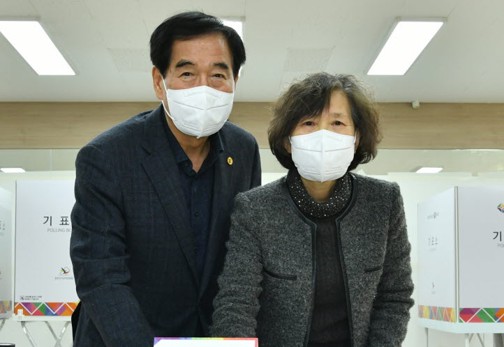 최영조 시장, 대선 사전투표 참여 