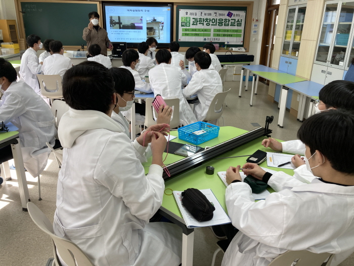 교사 확진자 급증...장학사도 대체인력 투입