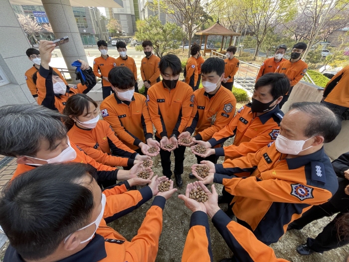 경산소방서, 울진 산불 피해 돕기 ‘도토리 키우기 10..