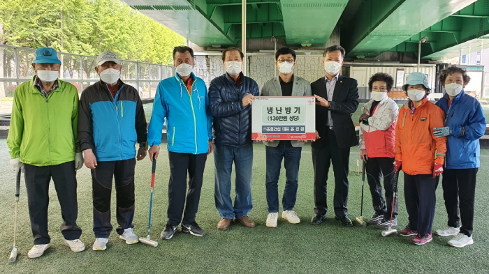㈜동흥건설, 고향 어르신들 위해 냉난방기 기증
