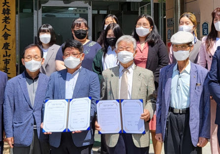 ‘만화로 보는 시니어 전성시대’