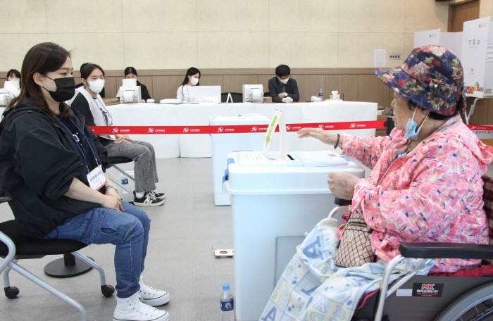 제8대 전국동시지방선거 사전투표 시작