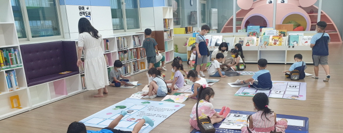 “정보센터에서 책도 읽고, 체험도 하고”