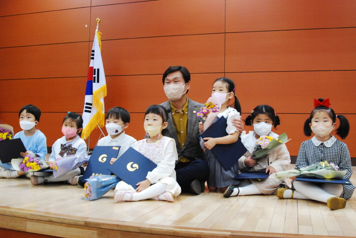 ‘교통사고예방 포스터 그리기’ 시상식 열려