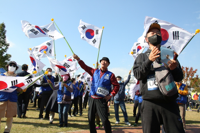 남천강변에 걸으며 “독도는 우리 땅!”