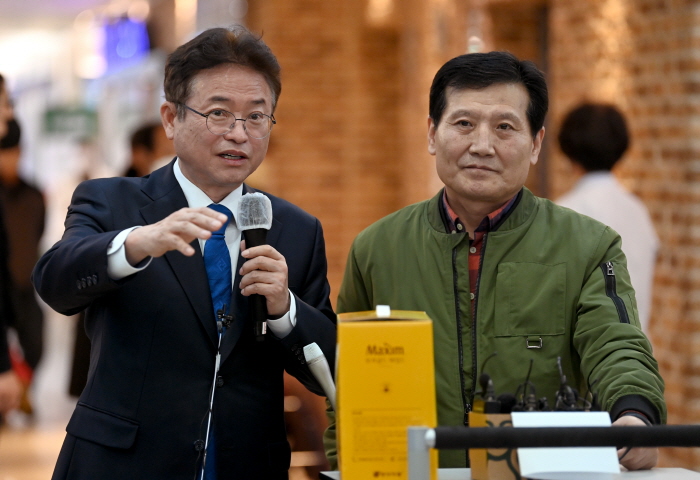 ‘기적의 생환’ 봉화 광부... 7일 만에 건강히 퇴원