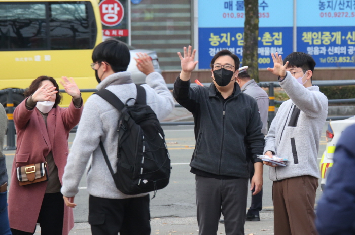 경산, 차분한 분위기 속 수능 시작
