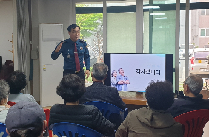 “어르신, 무단횡단 교통사고 주의하세요”