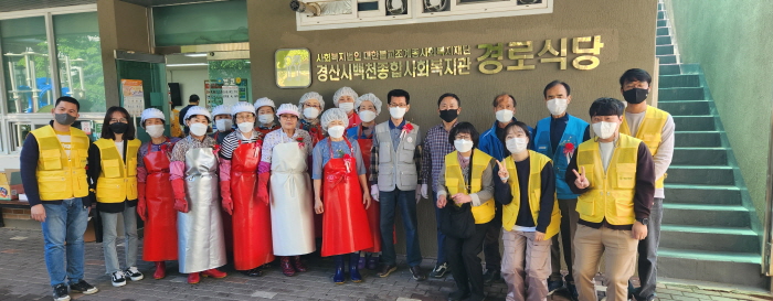 비나리 가족봉사단, 사랑의 카네이션 나눔