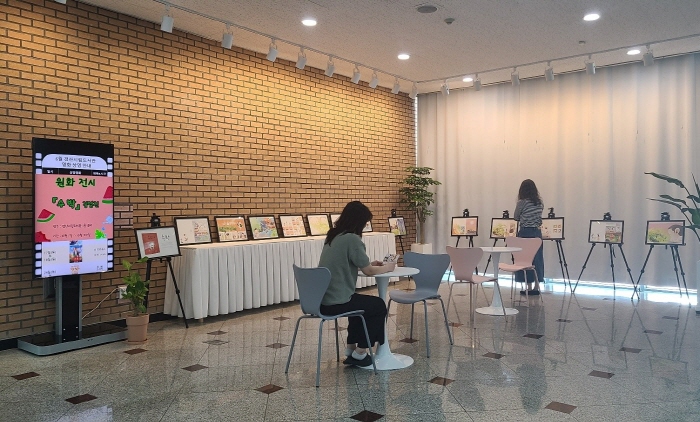 시립도서관 로비에 ‘문화휴식공간’ 조성